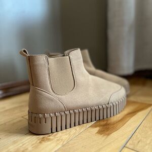 ILSE JACOBSON, Tan, Combat Boots, Stylish, NEW

European size 40
US size 8